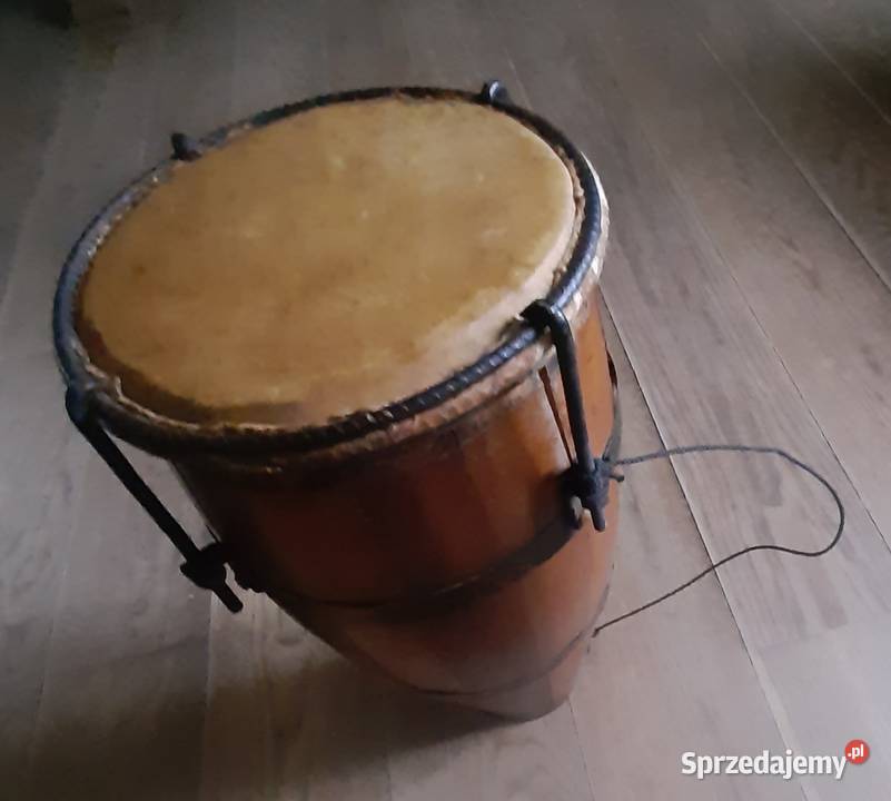 Atabaque rodzaj jednomembranowego bębna z warmińsko-mazurskie Morąg
