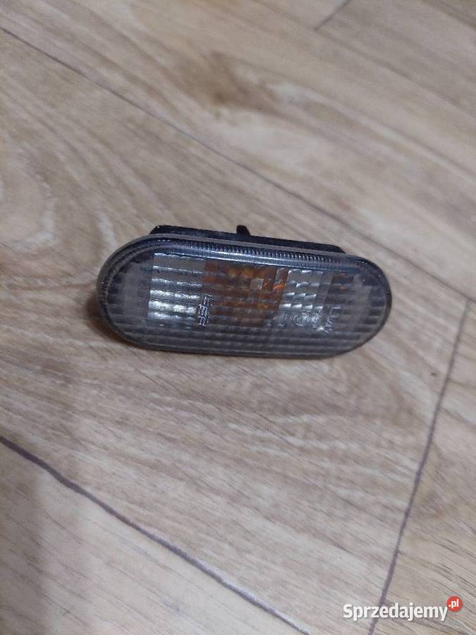 Kierunkowskaz prawy lewy ciemny Lupo Golf IV Przyborów