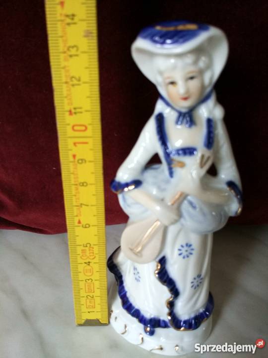 Figurka z porcelanydama z mandoliną Ropa sprzedam