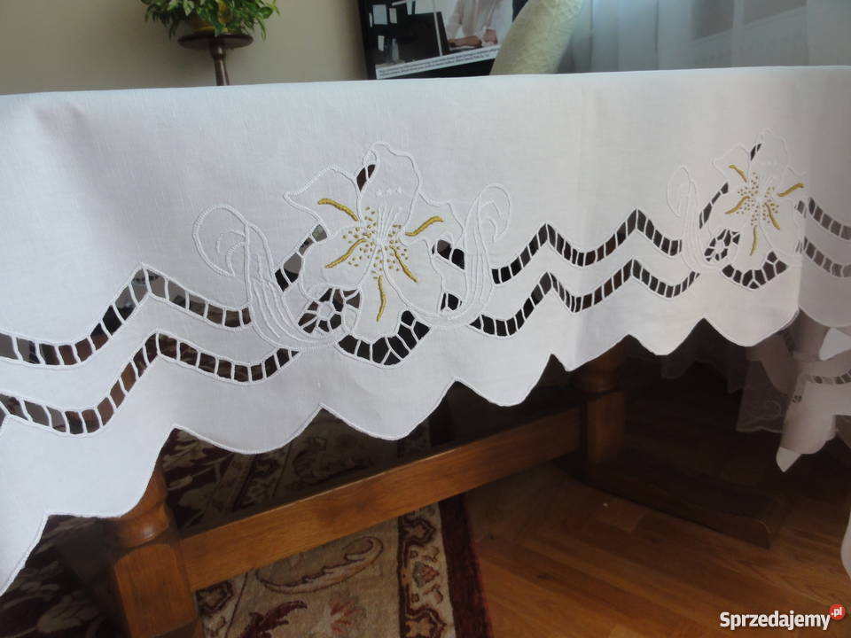 Obrus z lilią złoty srebrny ręcznie wykonany Lublin