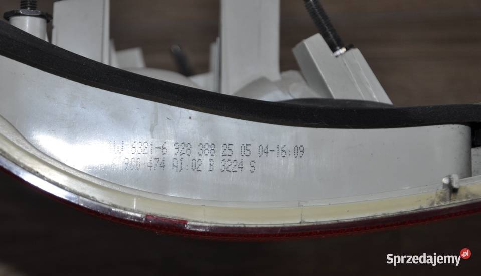 LAMPA TYŁ PRAWA BMW E46 KOMBI OE 6928388 Lampy tylne Malbork