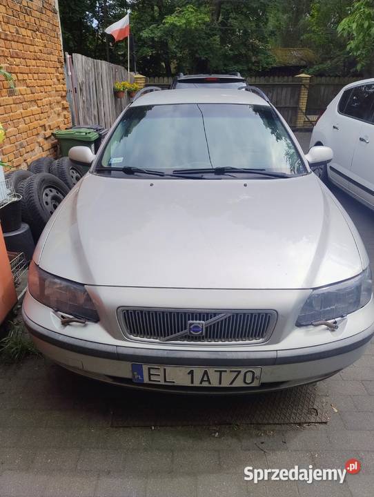 Volvo v70 nieuszkodzony sprzedam