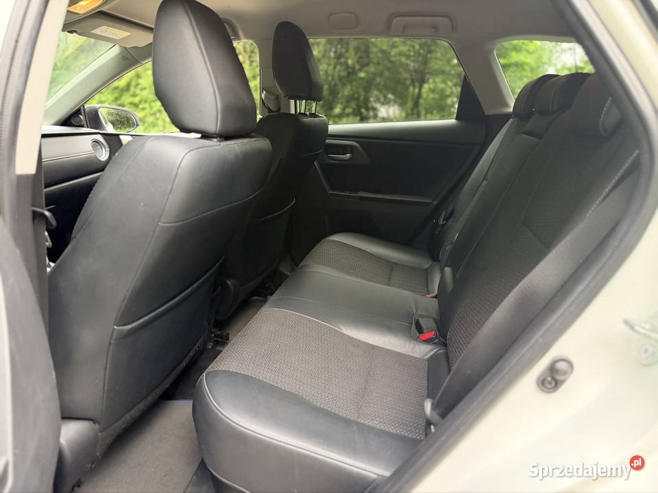 Toyota Auris Touring Sports 18 Hybrid 2014 125000km Toyota Kraków