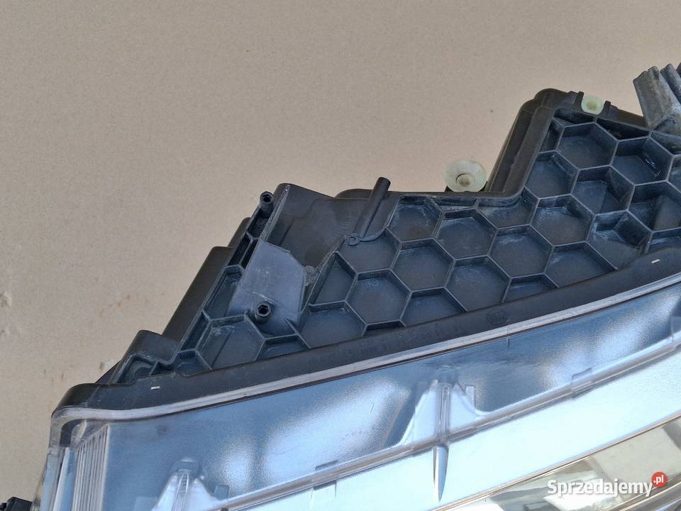 VW CRAFTER II MAN TGE REFLEKTOR LEWY LAMPA LEWA Bieleń