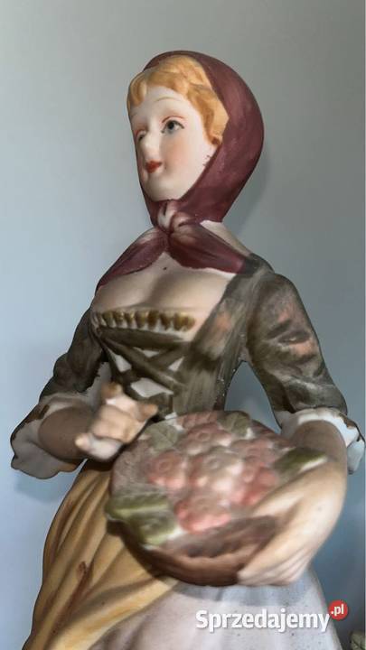 Figurka dziewczyny z owieczką Bez sygnatury Made