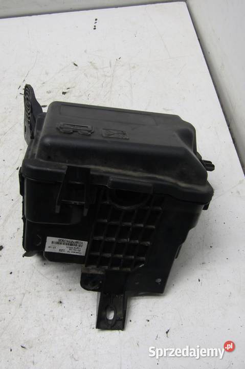 SKRZYNKA BEZPIECZNIKÓW 12 TURBO OPEL CROSSLAND X lubelskie