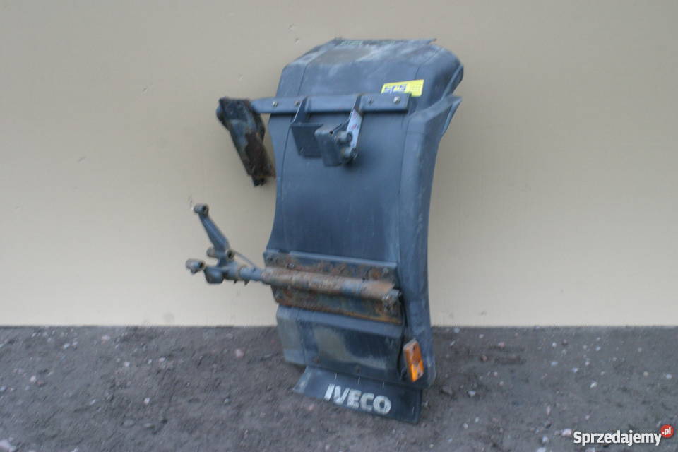 IVECO STRALIS EURO 5 BŁOTNIK PRAWY KOMPLETNY Bieleń