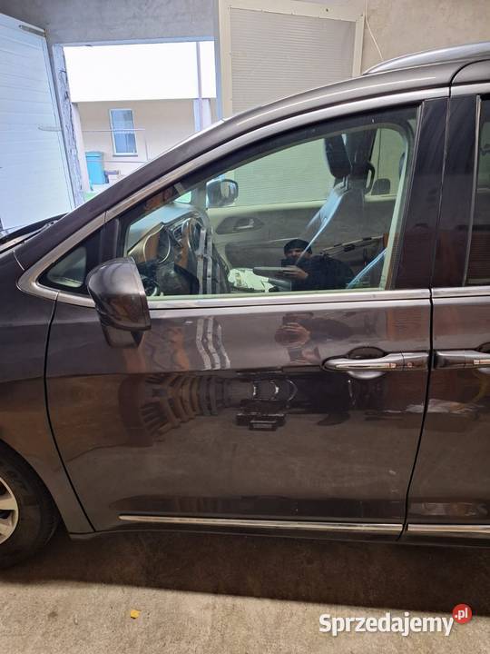 Chrysler Pacifica 2017 r drzwi zderzak błotnik Warszawa