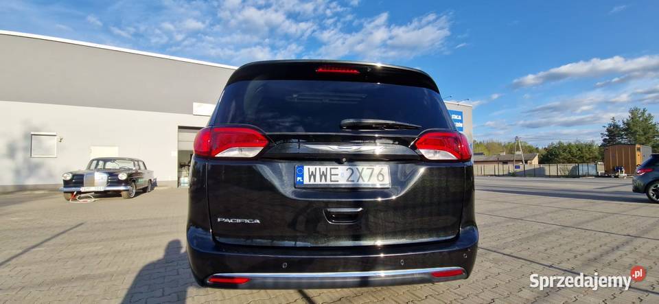 Chrysler Pacifica 2017 7 os dach monitory 130 130300km mazowieckie Kałuszyn