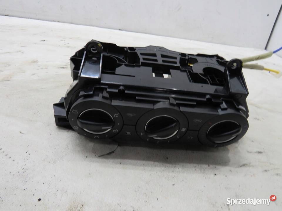 PANEL NAWIEWU KLIMATYZACJI MAZDA 2 DJ sprzedam