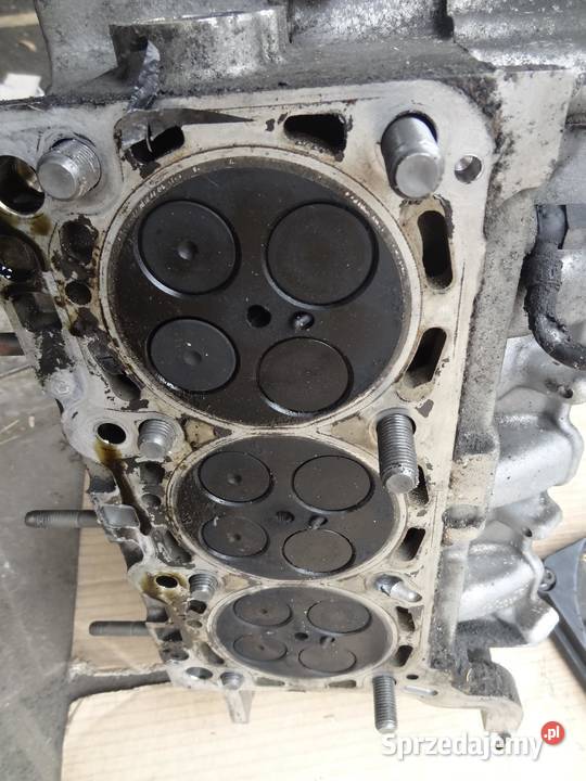 GŁOWICA CYLINDRÓW LEWA PRAWA WAŁEK ZAWORY AUDI Części samochodowe
