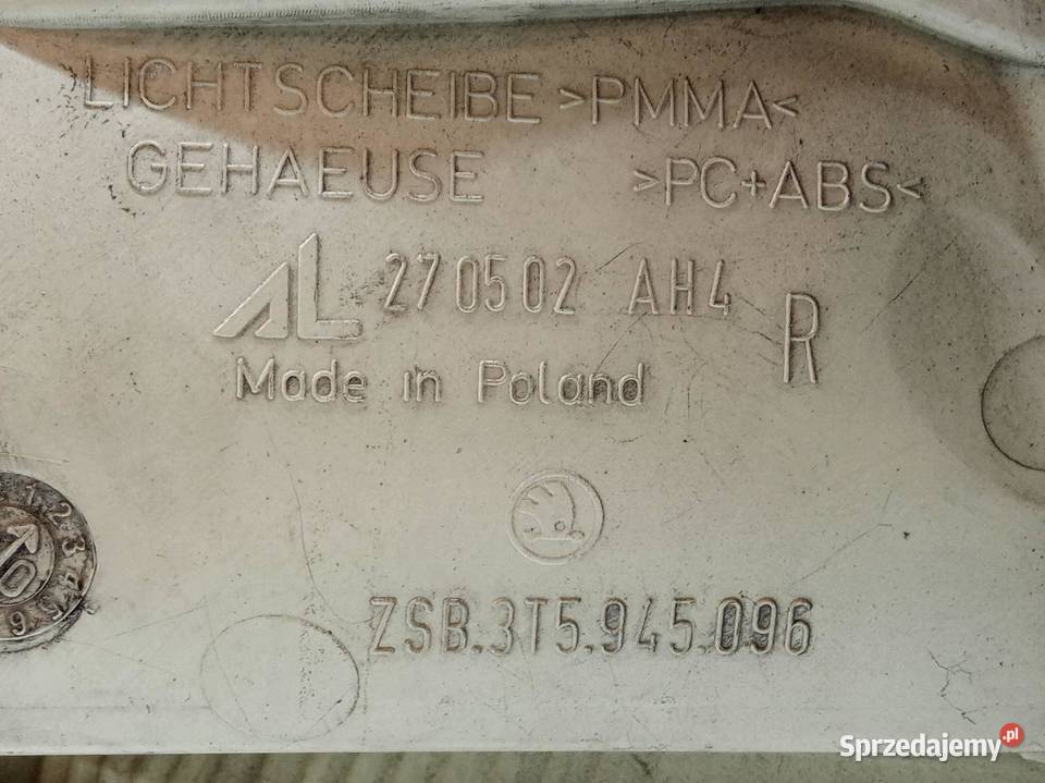 LAMPA TYŁ PRAWA SEDAN 3T5945096 Skoda Superb II