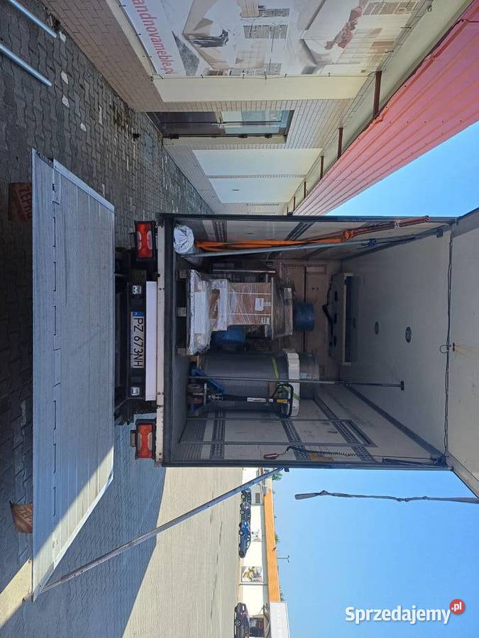 Przewóz palet towarów i maszyn Buk i auto z