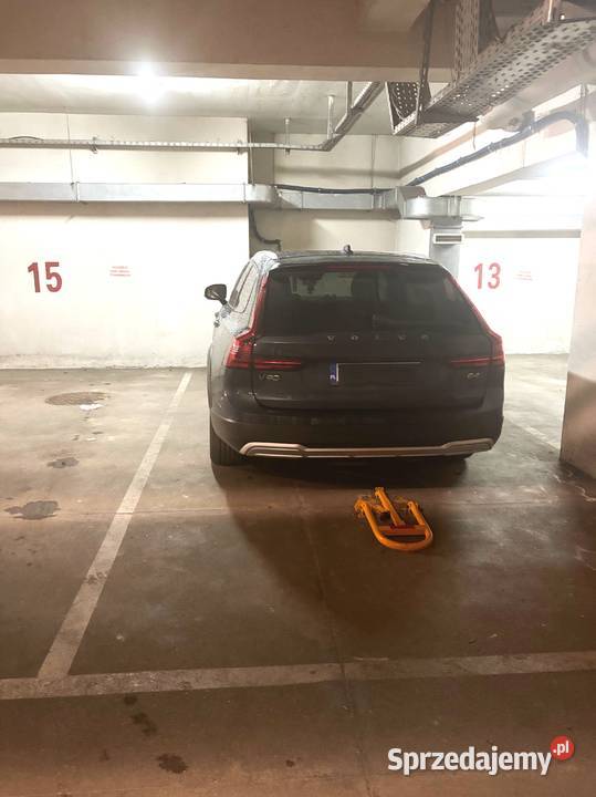 Duże miejsce parkingowe w garażu podziemnym Szczecin