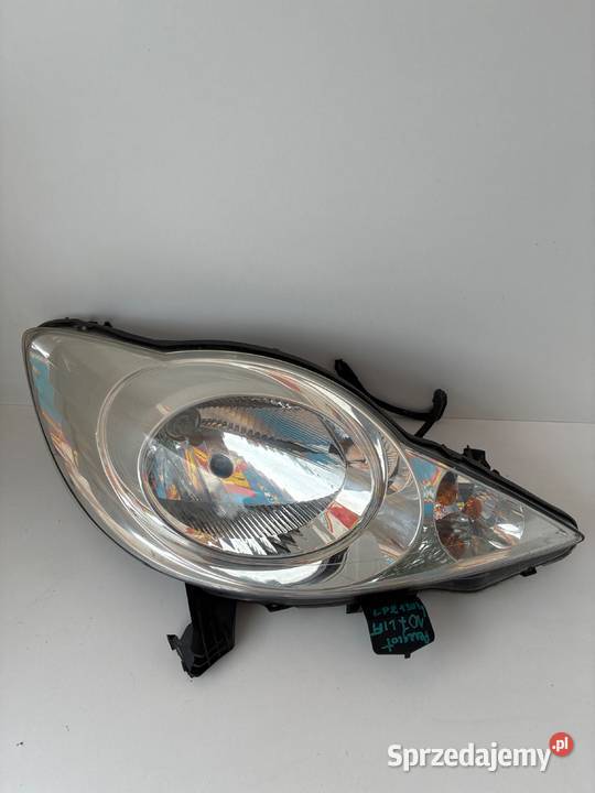 Peugeot 107 lift 89033104 LAMPA PRZÓD PRZEDNIA Lampy przednie Słowikowo