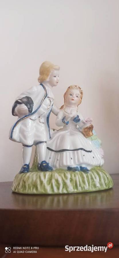 Figurka porcelanowa Pary Z koszyczkiem kwiatów sprzedam