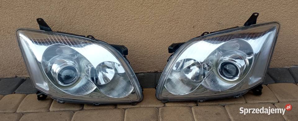 Lampy przednie kpl Toyota Avensis t25 2005 Oleszyce