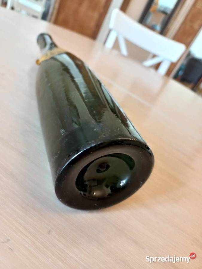 Stara wysoka butelka na wino sprzed 1900r