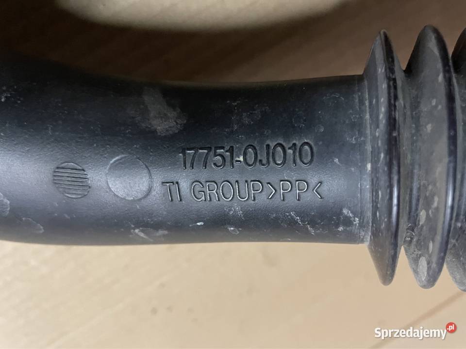 177510J010 rura przewód powietrza toyota yaris I sprzedam