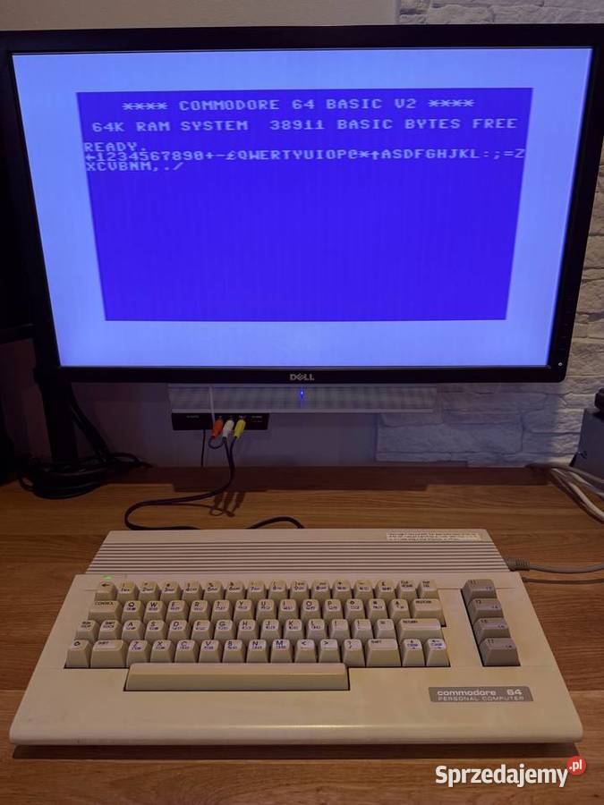 Commodore 64C sprawny kultowy retro komputer