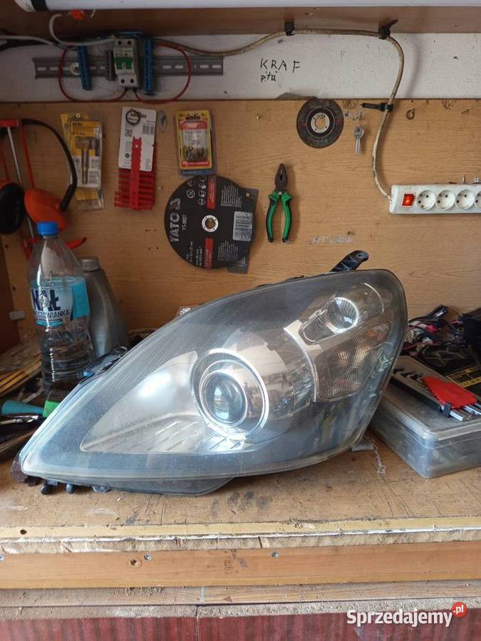 Sprzedam ksenona skrętnego do opel Zafira B lawy Lampy przednie Uszew