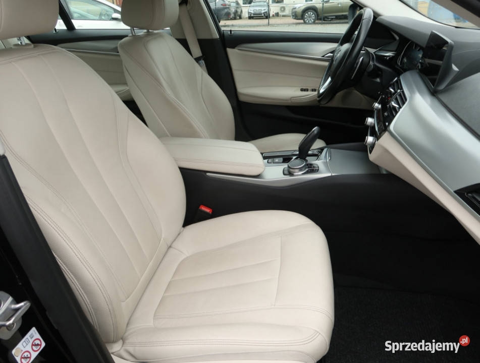 BMW 5 520d asystent pasa ruchu