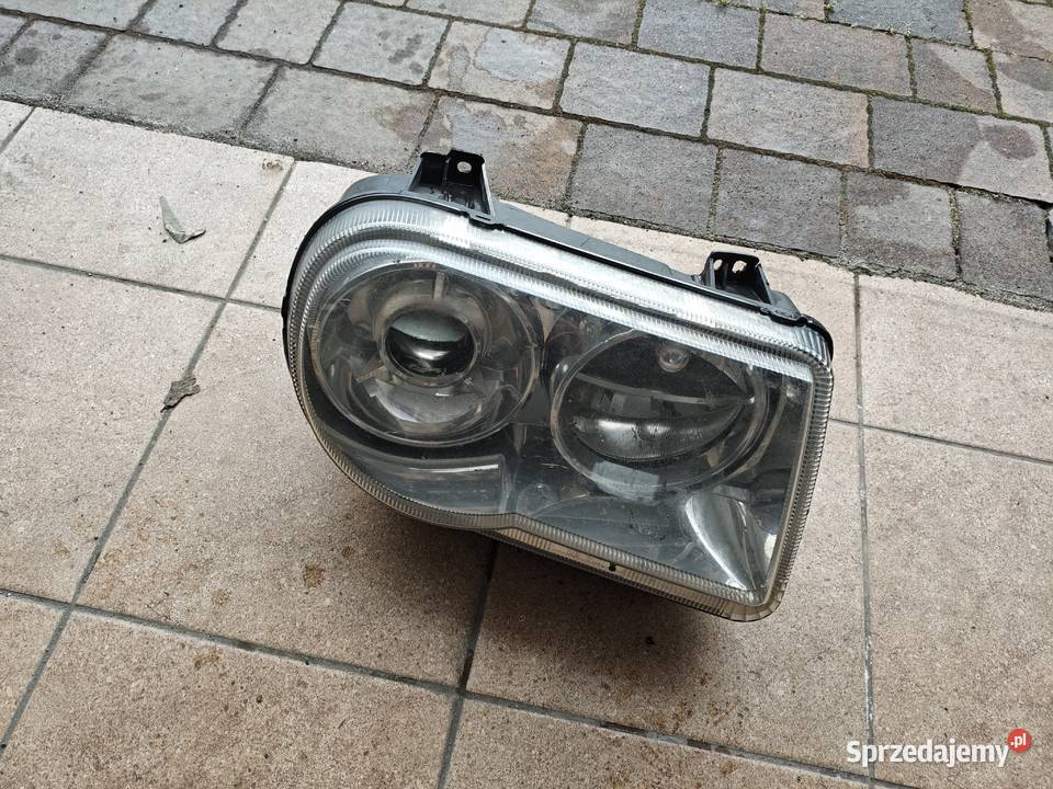 Lampa przednia prawa chrysler 300C 2007 Rybna