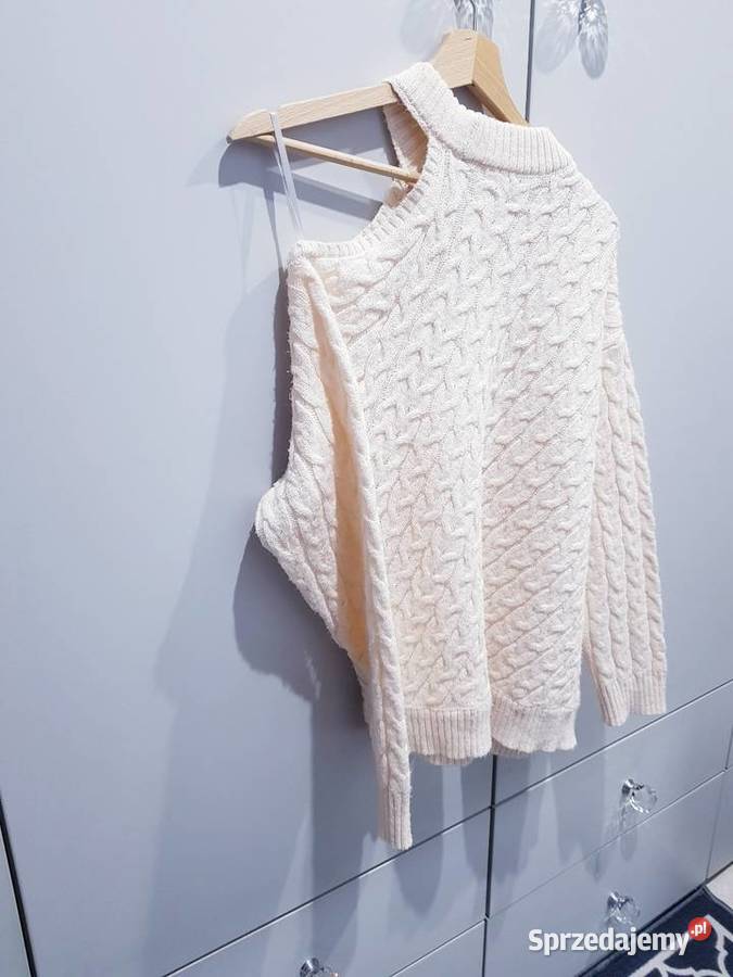 Damski dzianinowy sweter z ozdobnym wycięciem Swetry i golfy Dąbrowa Górnicza