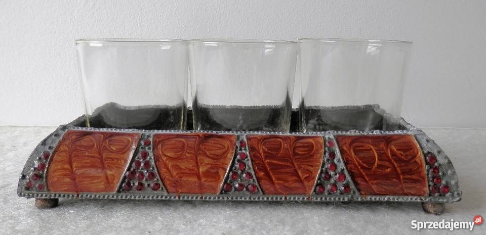 Unikatowy antyczny zestaw kieliszków w zdobionej