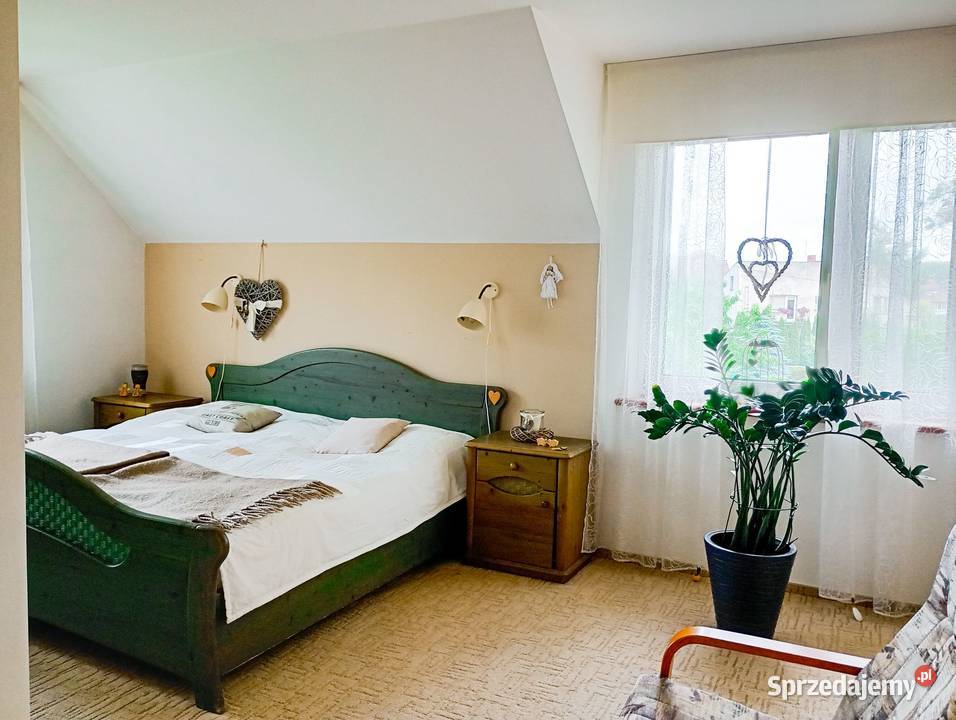 Dom wolnostojący o powierzchni 160m2 2 garaże wolnostojący Płoty