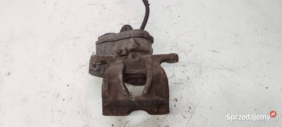 ZACISK HAMULCOWY PRAWY AUDI A4 B9 A5 8W0615406AA Przystajń