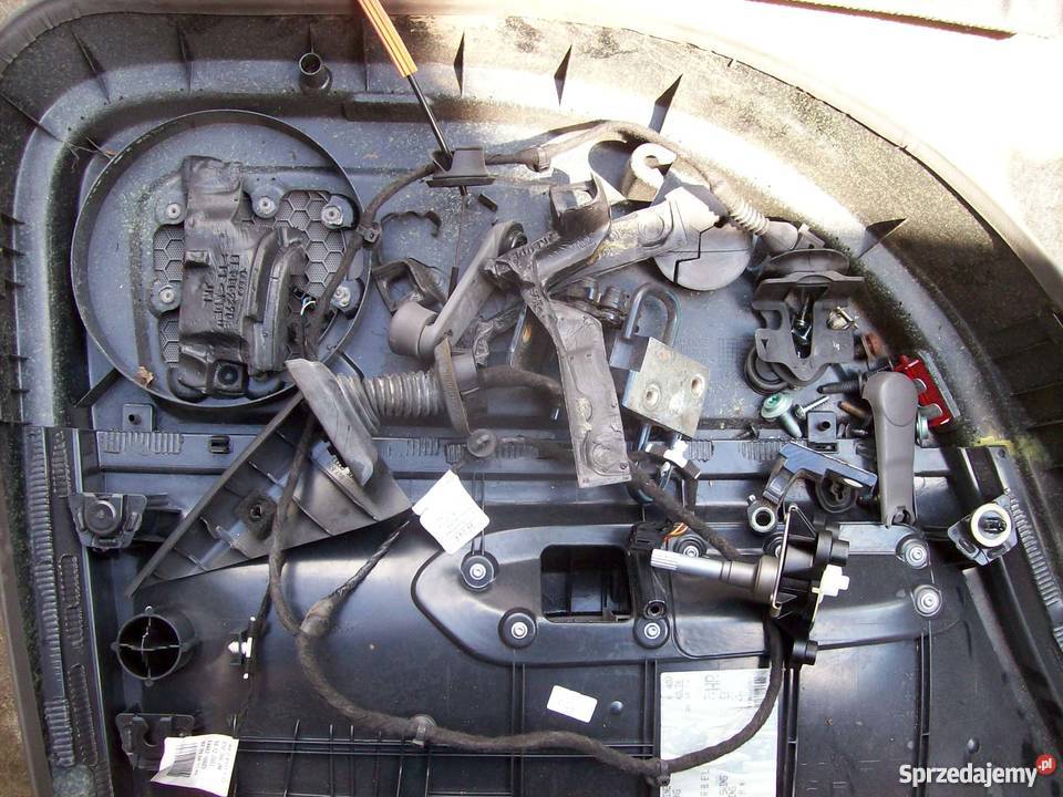 Pszycie drzwi tył prawe Audi A4 B6 szyba listwy osobowe Mirosławiec