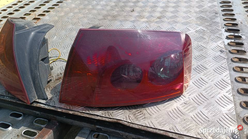 Lampa prawa lewa tył tylna sedan Europa peugeot