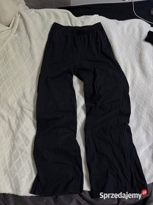 Dresy Bershka czarne szerokie z szeroką nogawką Bez wzoru łódzkie Dębniak sprzedam