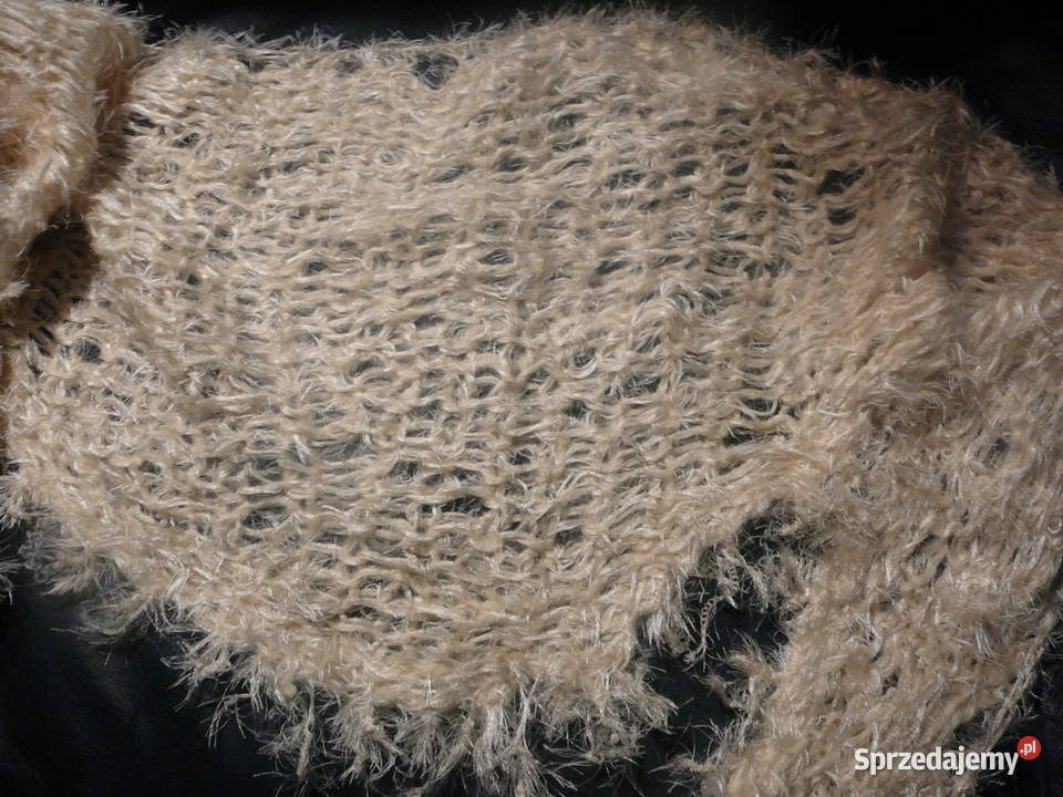 Zestaw czapka czarna futro chusta biała i szalik Wrocław