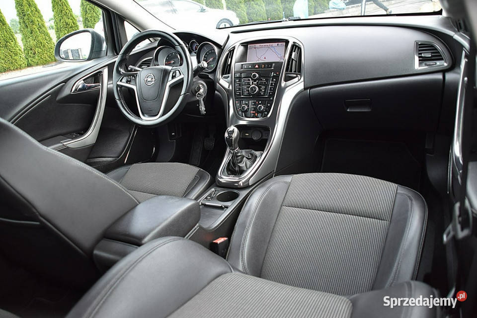 Opel Astra 14T 140 Cosmo Navi Półskóra Gwarancja 1400cm3 Nowe Kucice sprzedam