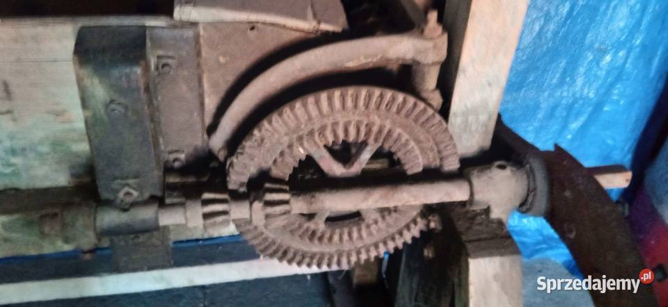 Stara zabytkowa sieczkarnia Jasieniec