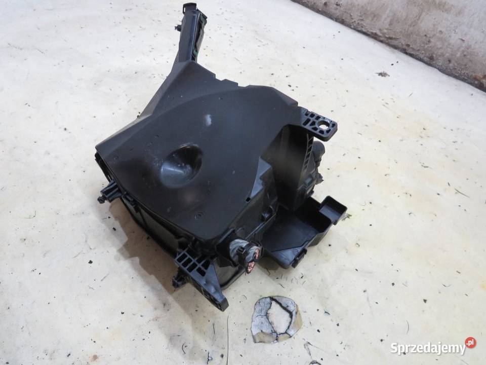 SKRZYNKA BEZPIECZNIKÓW AURIS II LIFT 16 D4D lubelskie