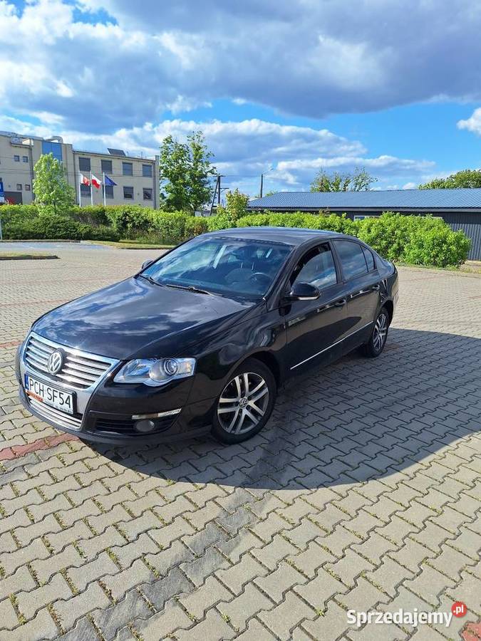 Sprzedam uszkodzonego passata b6 kupiony w Polsce Passat Budzyń sprzedam