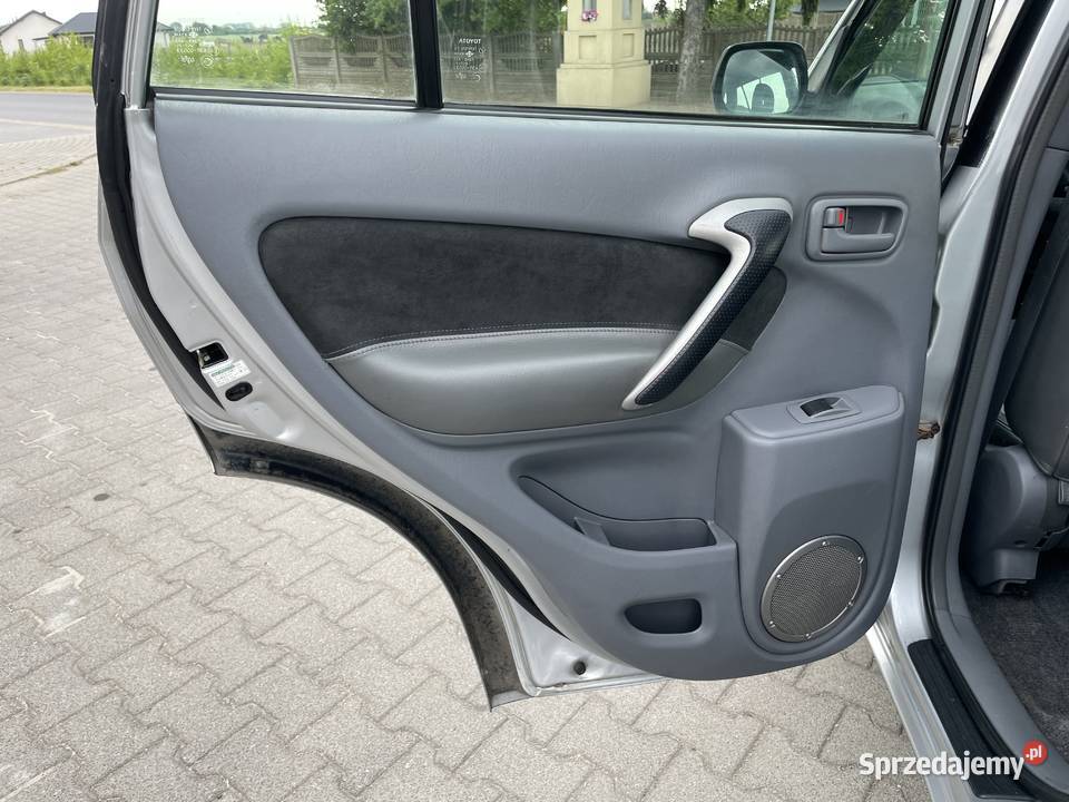 ŁADNA TOYOTA RAV4 20 D4D 116 KLIMA MROZI KUTNO Rok produkcji 2003