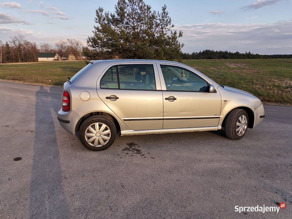 Skoda Fabia 14 MPI 101 KLIMA ASR CZUJNIKI Rok produkcji 2002 Stara Zbelutka