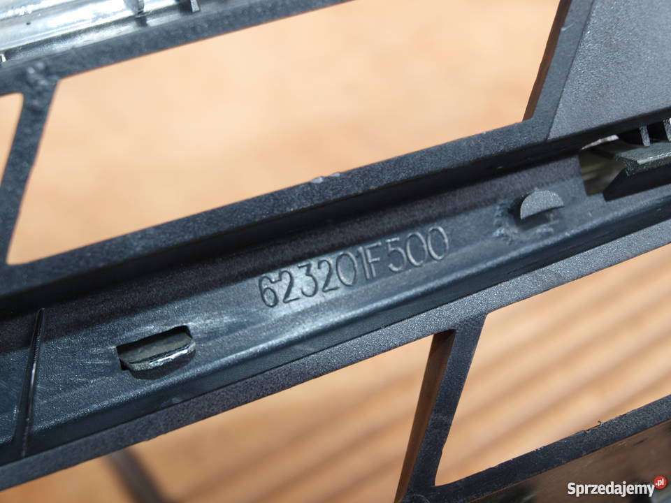 Nissan Micra grill chrom atrapa przód prawa 2000 części blacharskie Karoseria Kalisz sprzedam