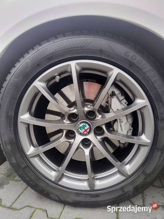 Alfa Romeo Giulia Tonale 159 Opel Jeep R17 kola