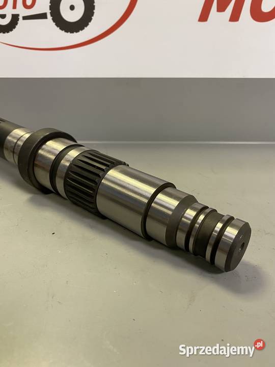 Wałek przekładni rozdzielającej napęd AGCO MF