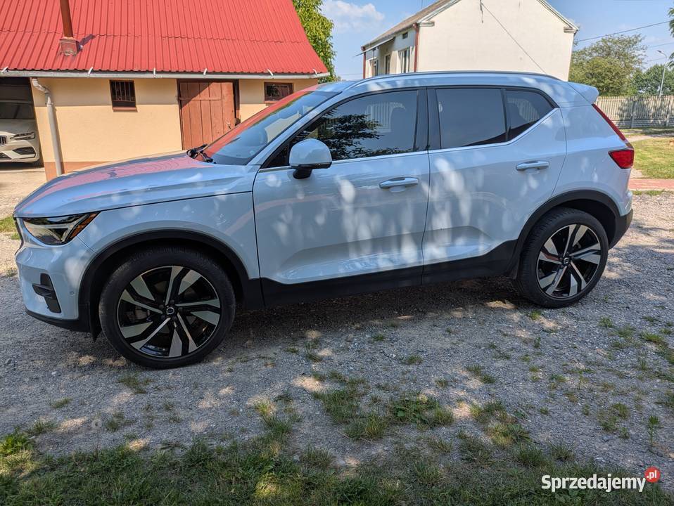 Volvo XC40 Plus B5 super stan mały przebieg relingi dachowe świętokrzyskie