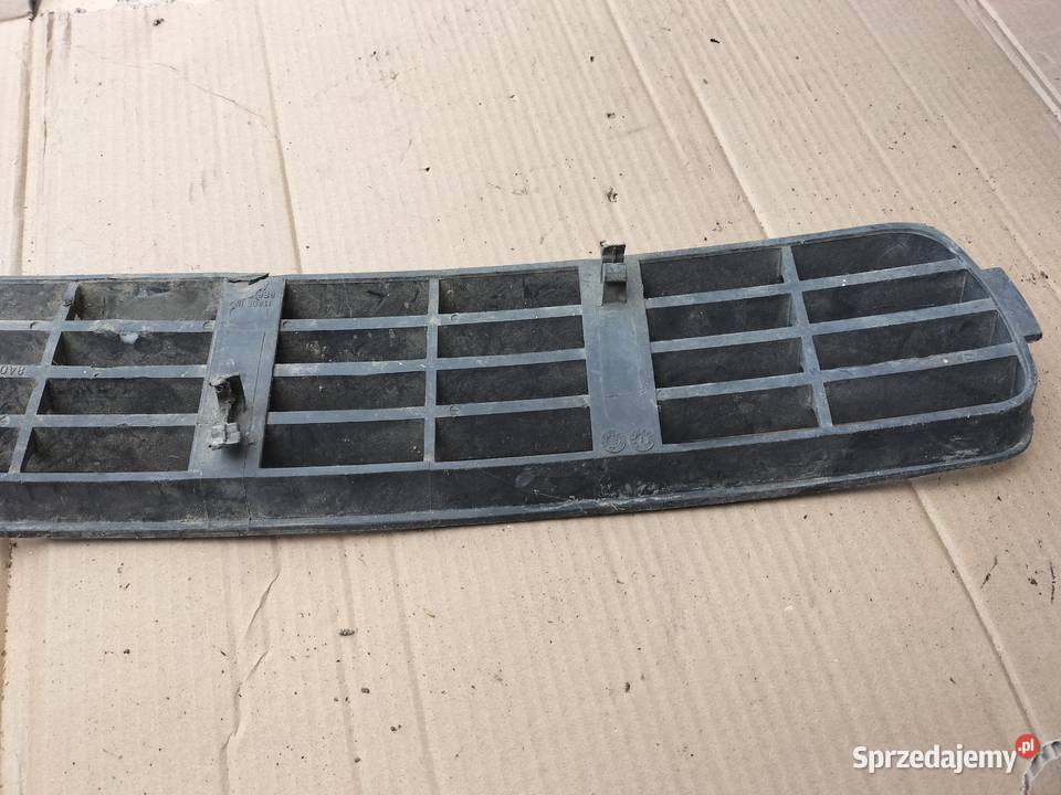 AUDI 80 B4 8A0807683A DOLNA ŚRODKOWA KRATKA osobowe Kamień-Kolonia