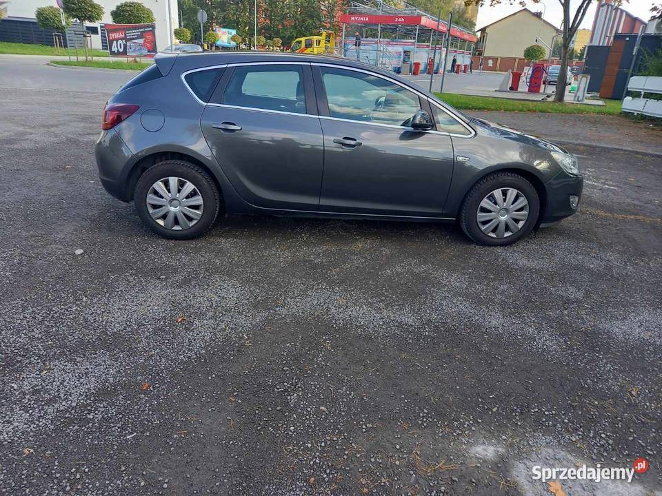 Opel Astra J Zadbany Krajowy Niski przebieg radio śląskie Zawiercie sprzedam