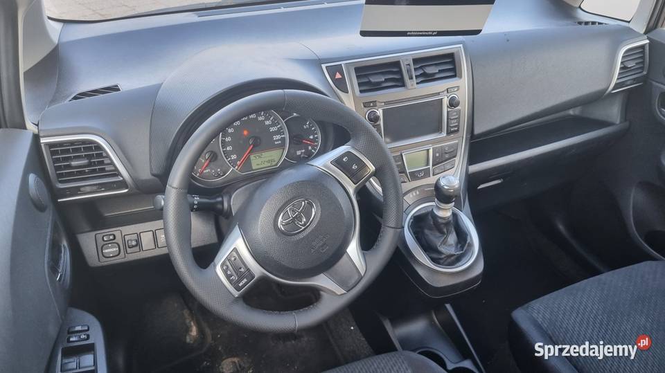 SPRZEDAM TOYOTA VERSO S nieuszkodzony
