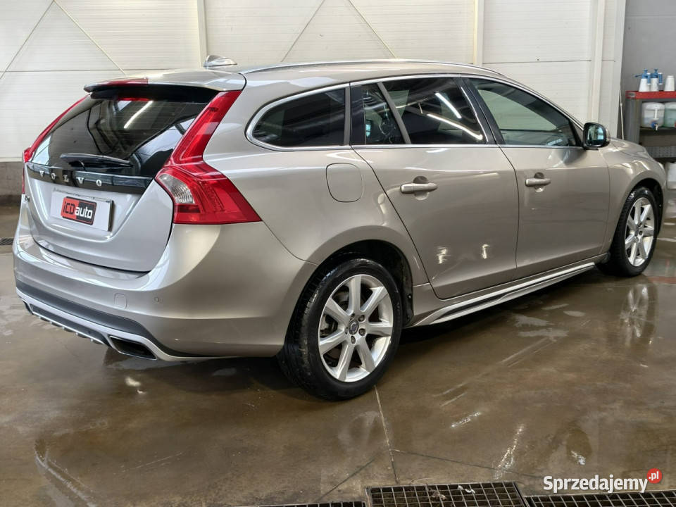 Volvo V60 20 diesel 150 automat skóra xenon lakier metallic Kęty sprzedam