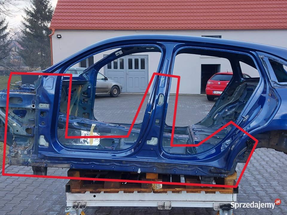Mercedes EQC 400 W293 SŁUPEK ŚRODKOWY LEWY BOK